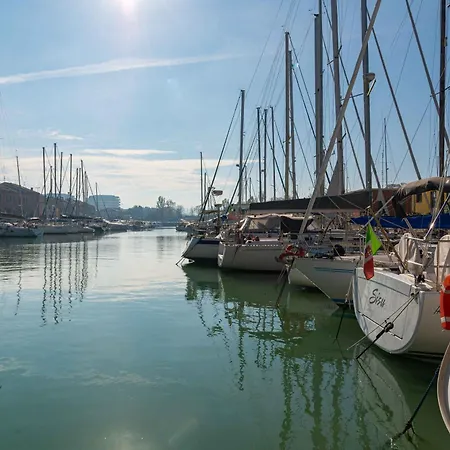 Levante Nel Colorato Porto Di Mare By Yohome 公寓 *