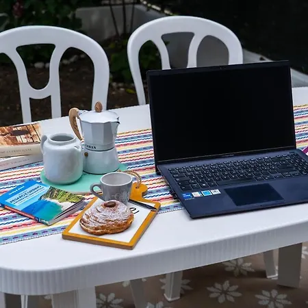 Levante Nel Colorato Porto Di Mare By Yohome * 佩萨罗