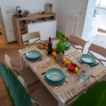 Levante Nel Colorato Porto Di Mare By Yohome 公寓