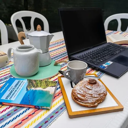 Levante Nel Colorato Porto Di Mare By Yohome * 佩萨罗