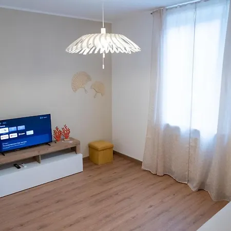 Levante Nel Colorato Porto Di Mare By Yohome * 佩萨罗