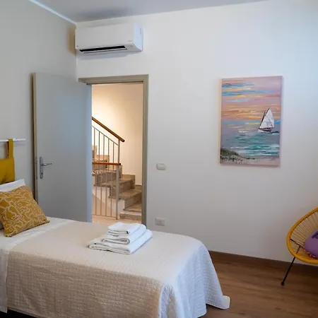 Appartamento Levante Nel Colorato Porto Di Mare By Yohome Pesaro