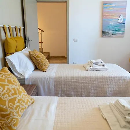 Appartamento Levante Nel Colorato Porto Di Mare By Yohome *