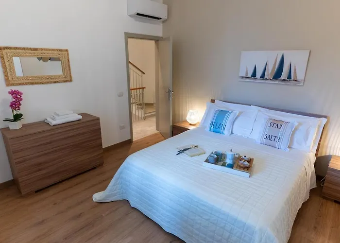 Apartment Levante Nel Colorato Porto Di Mare By Yohome *