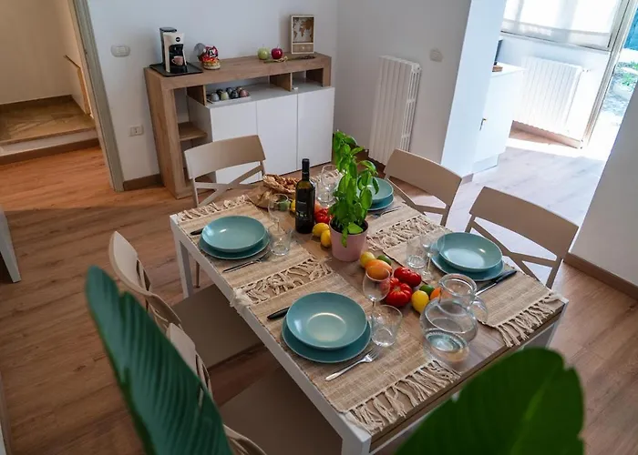 Levante Nel Colorato Porto Di Mare By Yohome Apartment