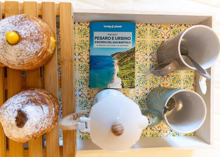 Levante Nel Colorato Porto Di Mare By Yohome *