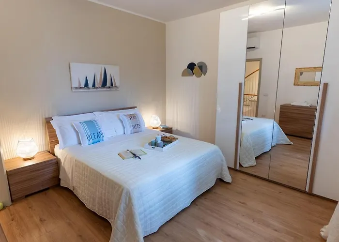 Levante Nel Colorato Porto Di Mare By Yohome