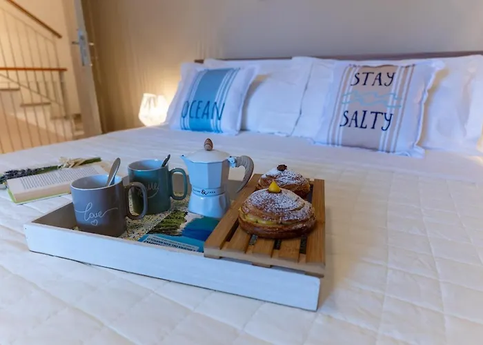 Apartment Levante Nel Colorato Porto Di Mare By Yohome